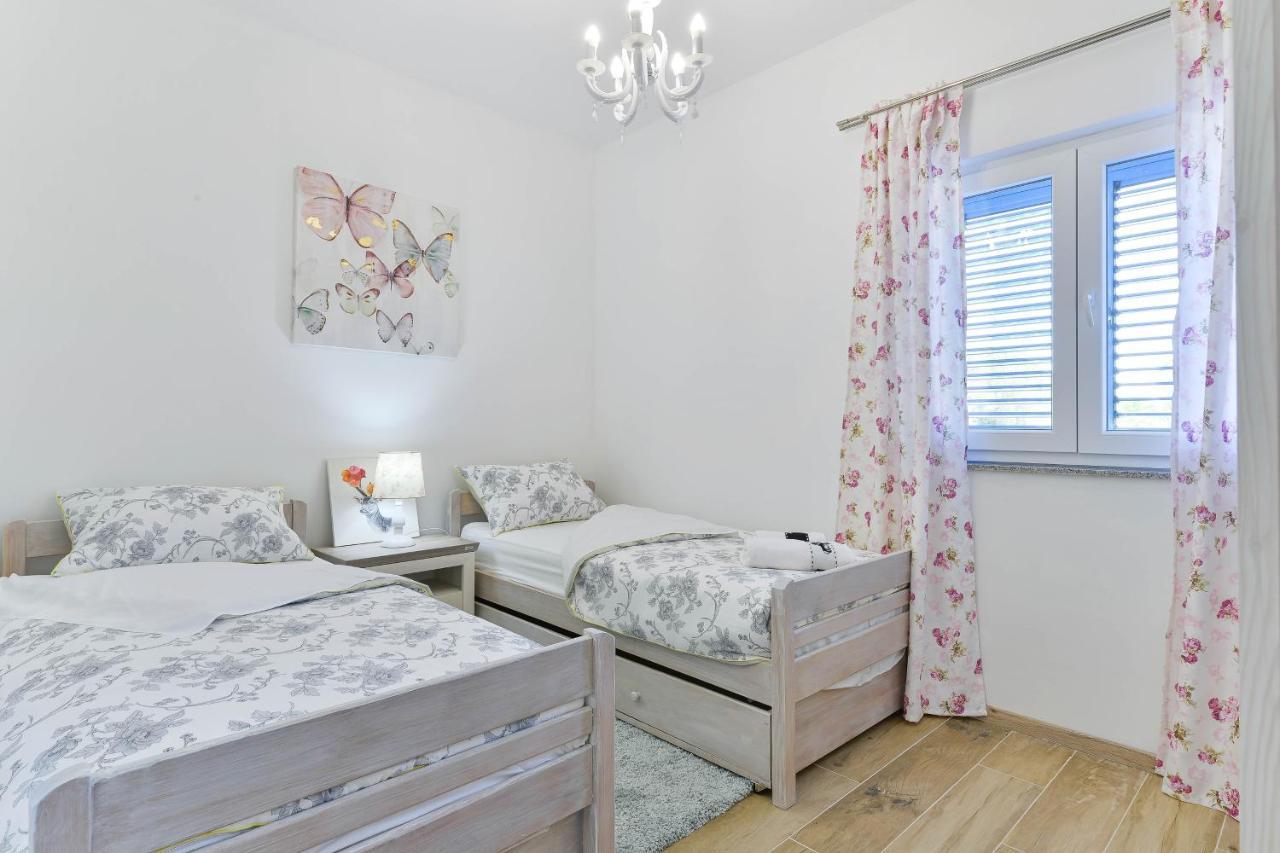 Family Friendly Apartments With A Swimming Pool Zadar - 18098 Екстер'єр фото