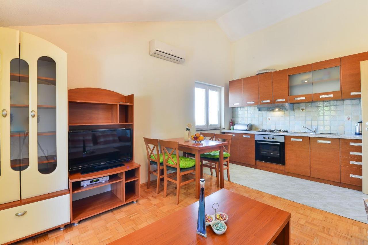Family Friendly Apartments With A Swimming Pool Zadar - 18098 Екстер'єр фото