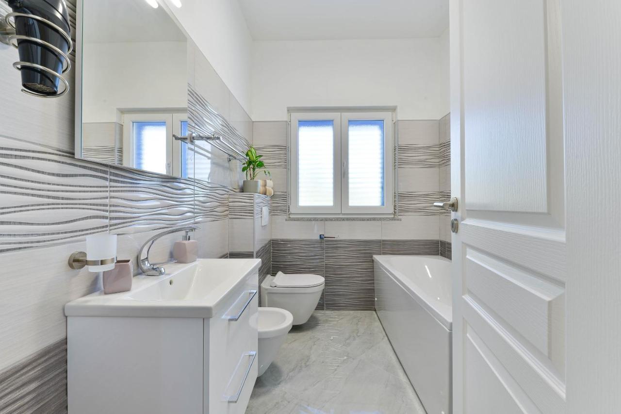 Family Friendly Apartments With A Swimming Pool Zadar - 18098 Екстер'єр фото